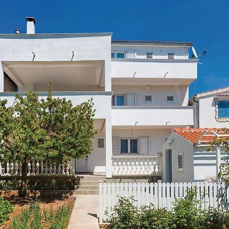 4 Bedroom Cozy Apartment In Vodice Eksteriør billede