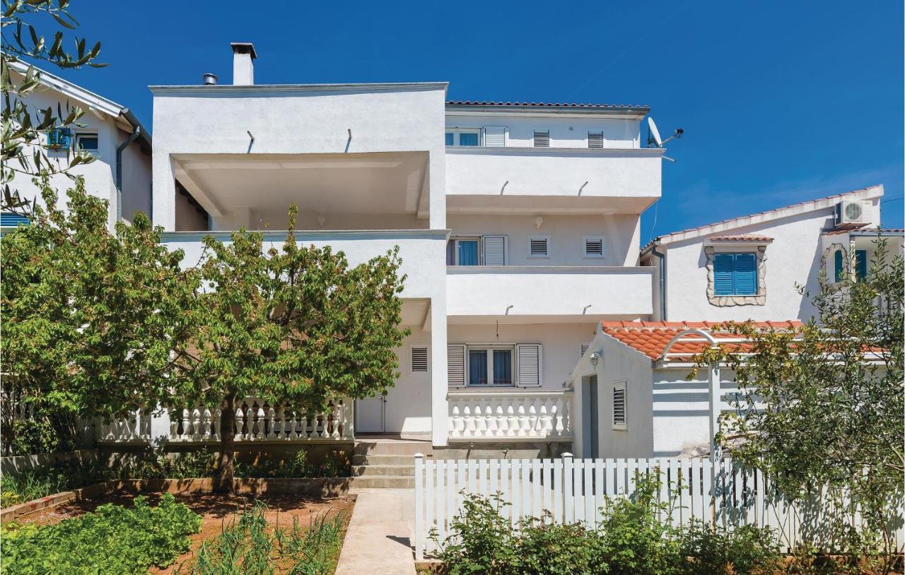 4 Bedroom Cozy Apartment In Vodice Eksteriør billede